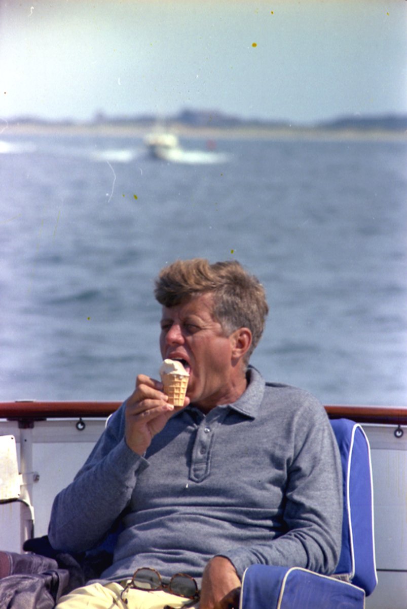 WhiteHouseHstry's tweet image. It’s #NationalIceCreamDay!🍦Since President Thomas Jefferson, America’s presidents have long had a soft spot for the frozen treat. What’s your favorite scoop?
More from @WHHistoryPres in @USATodayOpinion: usatoday.com/story/opinion/…
📸: Collection of Roland Mesnier, @gwblibrary,…