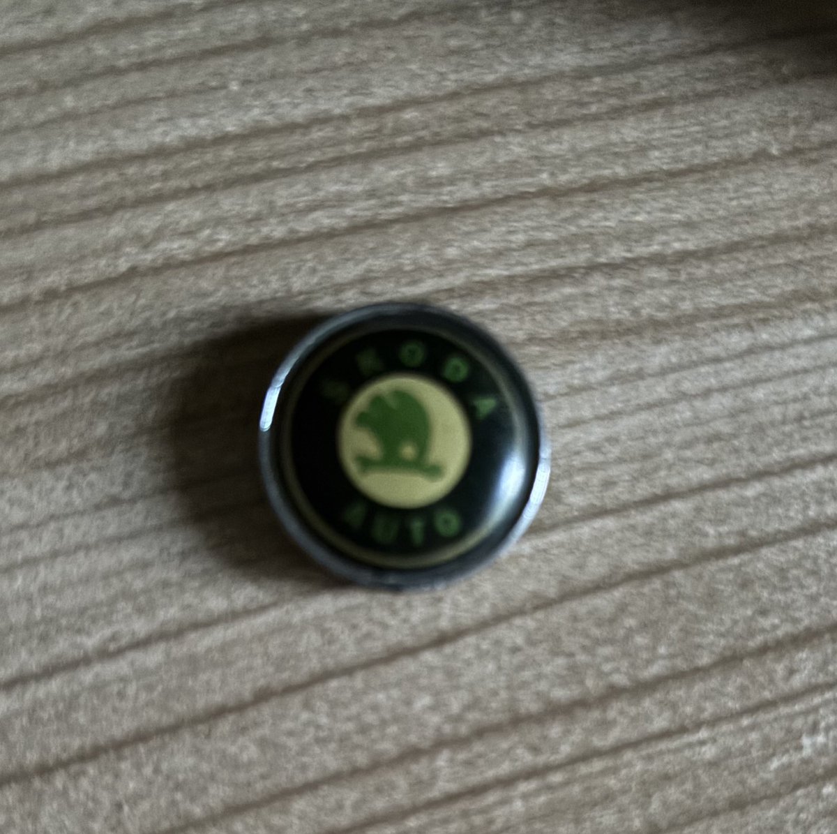 whymerawr's tweet image. First car was a white ‘97 Skoda Felicia.
It sat idle for 5 years, then when we moved it for the first time it had to be pushed. Then we sold it for ~$300 (1.65 SOL currently).
Couldn’t find the exact photo, but still have the original keychain.
Good times.
#MyFirstCarLAMBOO