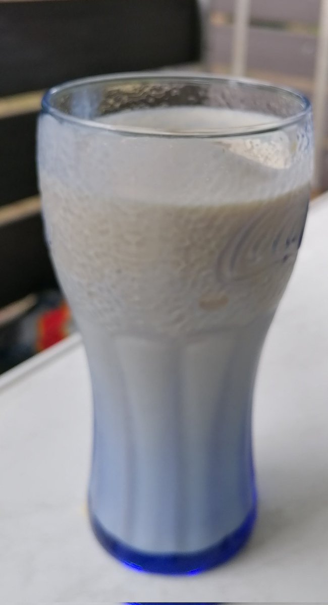 ZwitschTwitt's tweet image. Geht doch nichts über einen selbstgemachten Milchshake 😋😋.