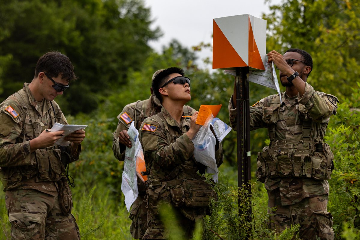 ArmyROTC's tweet image. The 8th Regiment #AdvancedCamp are on point as they find their way through Day Land Navigation at #CST2025!!
馃摳 by Brandon Clark, University of South Alabama, CST Public Affairs Office
Check out the link in our bio for more!
