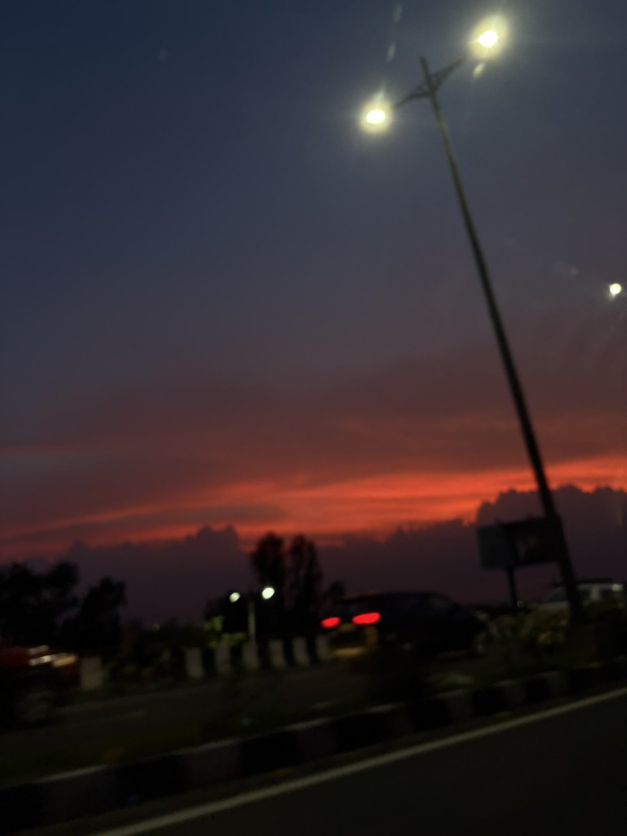 MathewLiz's tweet image. Delhi sky now ❤️