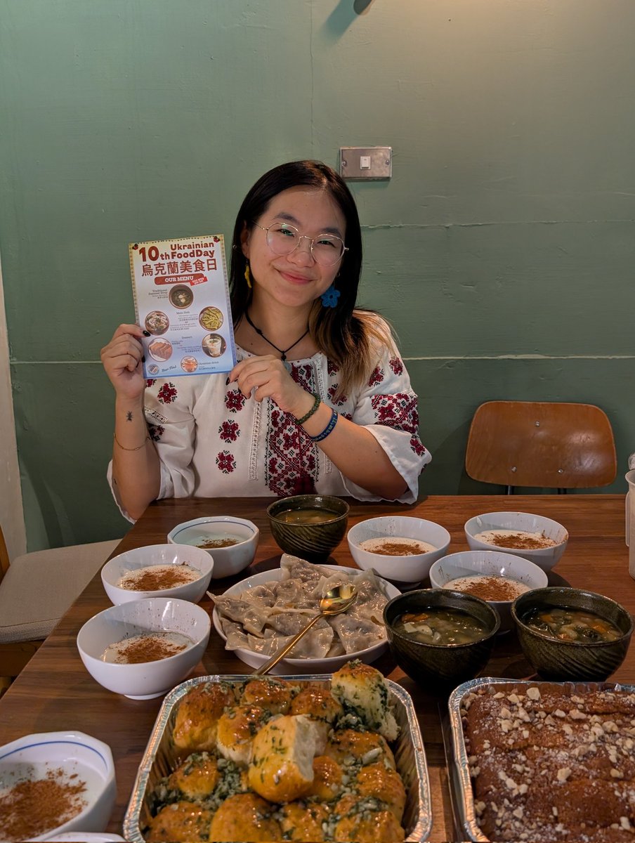 aurorachaang's tweet image. helping out at @stwithukrainetw's 10th ukrainian food day in taipei, which was also a belated celebration for ivana kupala - event made over $70k ntd, to be donated to ukraine!
台灣烏克蘭陣線今天在台北辦了第十次的烏克蘭美食日活動,為烏克蘭募了七萬多臺幣!
Слава Україні 🩵💛