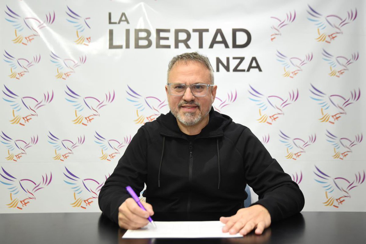 Diego Valenzuela (@dievalen) on Twitter photo Soy candidato a senador bonaerense para impulsar el modelo de libertad y trabajo que promueve <a href="/JMilei/">Javier Milei</a>. Lo que hicimos en Tres de Febrero lo queremos llevar a toda la Provincia. Basta de impuestos excesivos, trabas y privilegios.
<a href="/LLAenPBA/">La Libertad Avanza - Provincia de Buenos Aires</a> Soy candidato a senador bonaerense para impulsar el modelo de libertad y trabajo que promueve <a href="/JMilei/">Javier Milei</a>. Lo que hicimos en Tres de Febrero lo queremos llevar a toda la Provincia. Basta de impuestos excesivos, trabas y privilegios.
<a href="/LLAenPBA/">La Libertad Avanza - Provincia de Buenos Aires</a>