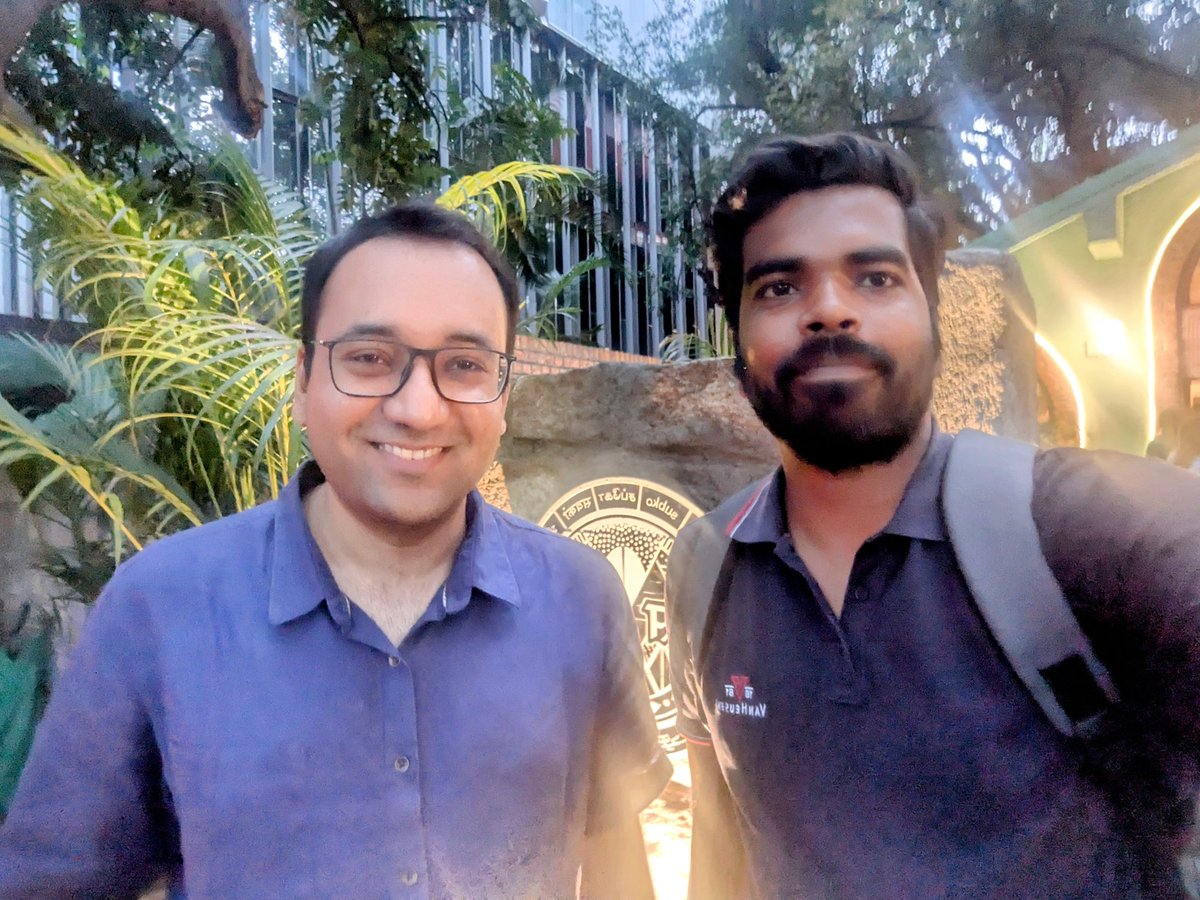 PritnRandom's tweet image. BLR is a crazy place. Was leaving a cafe after meeting, got to meet @tarunsmehta