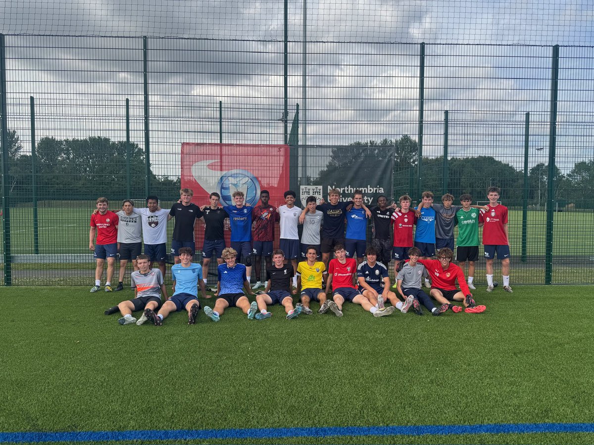 𝗖𝗟𝗨𝗕 𝗦𝗛𝗜𝗥𝗧𝗦 𝗗𝗔𝗬! 👕

For one training session during our recent Summer Program, our Student Athletes all wore their club shirts from back home 🏡 

Representing in England 🏴󠁧󠁢󠁥󠁮󠁧󠁿

#OneBigFamily