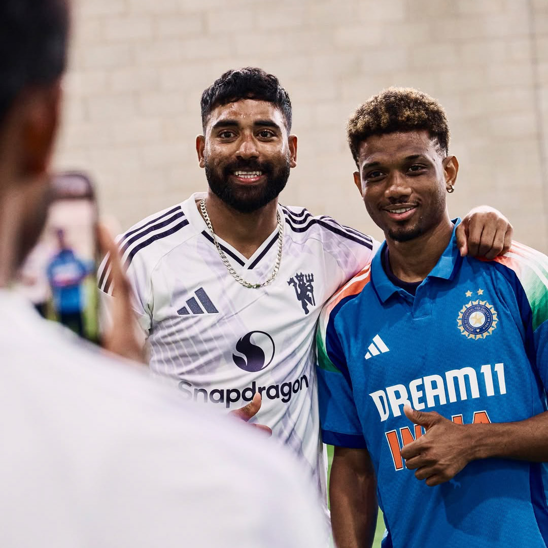 ManUtd's tweet photo. What a link-up 🤩

⚽️🏏 @adidas