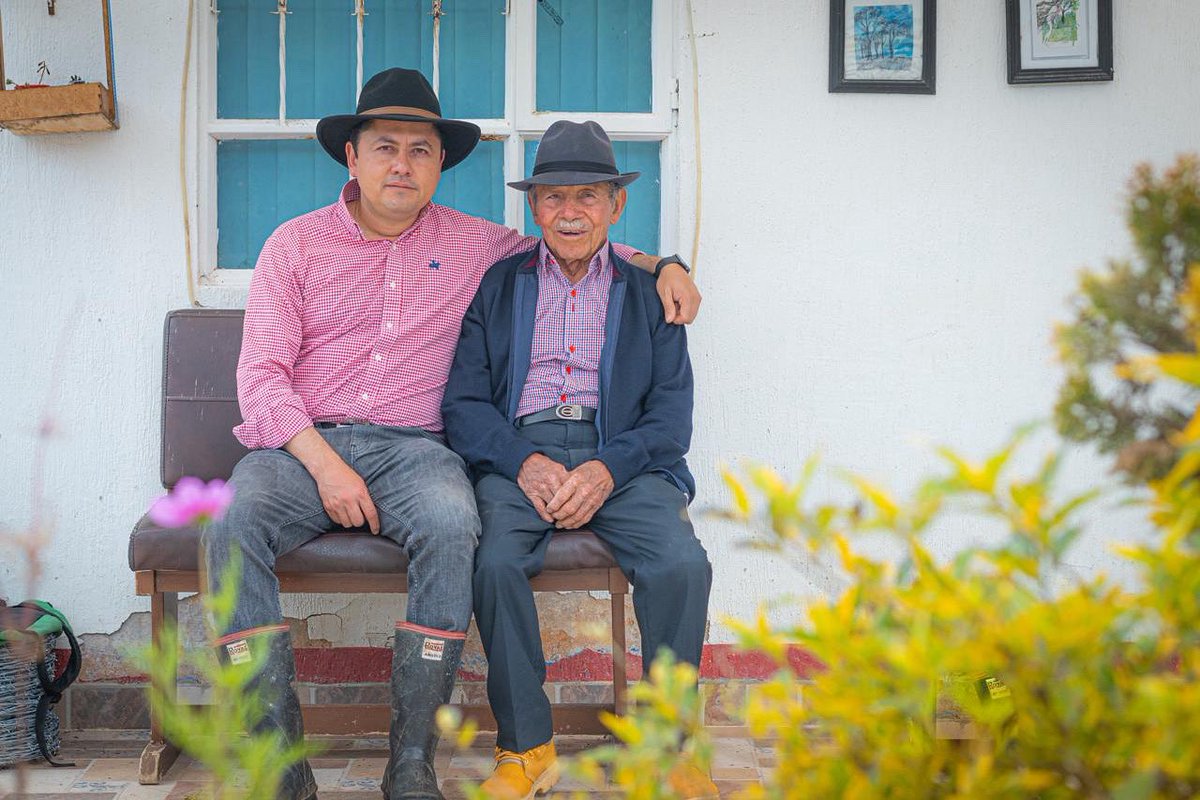 ¡No hay nada más colombiano que ser campesino! 

Este 20 de julio, celebro y me siento orgulloso, de haber nacido y crecido en el campo. De estar rodeado de gente pujante, transparente y que no se da por vencida. 
¡Toda mi admiración y reconocimiento al campo y sus campesinos!