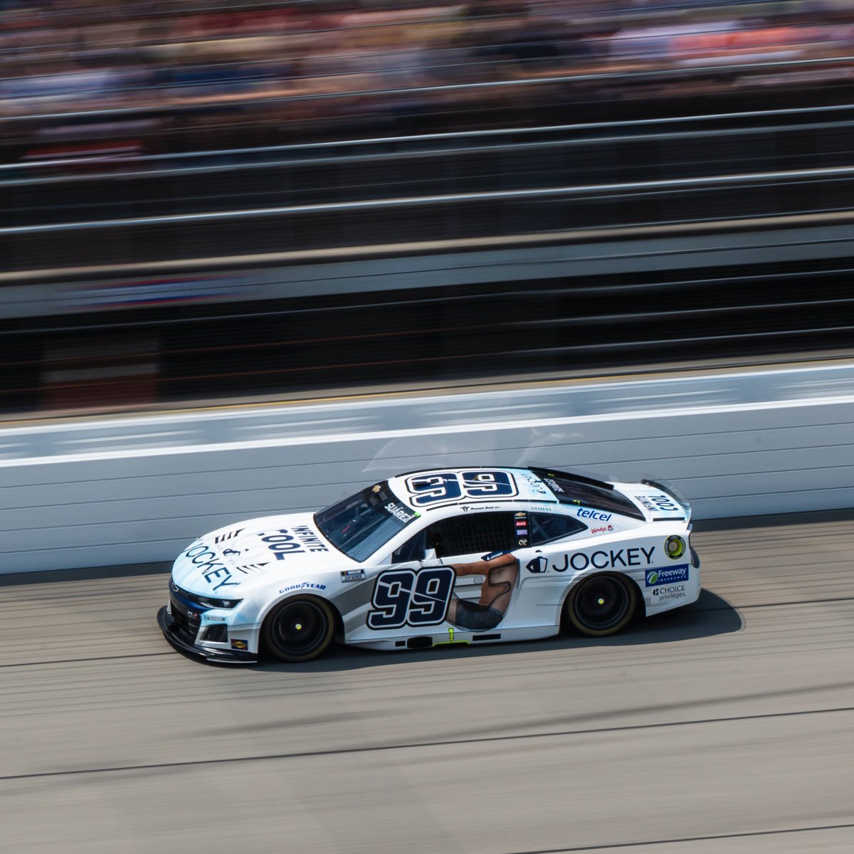 Daniel_SuarezG's tweet image. Watch today’s race at 2pm ET on TNT and Stream on Max 👊🏽