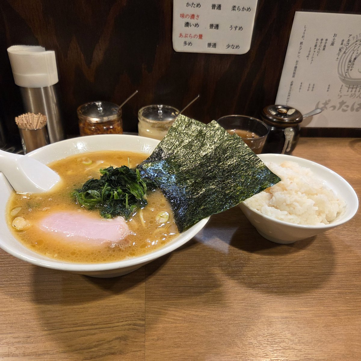 らーめん ぱったぱた　@西国立駅
ラーメン　ライス

14時00到着

本日家系！息子と2人で訪問！！
店前に東高円寺の蒼翔さんの姉妹店と書いてました。
蒼翔さんも行きたい！！

スープも全部飲みたいしほんとうまかった！！

#ラーメン
#西国立
#家系