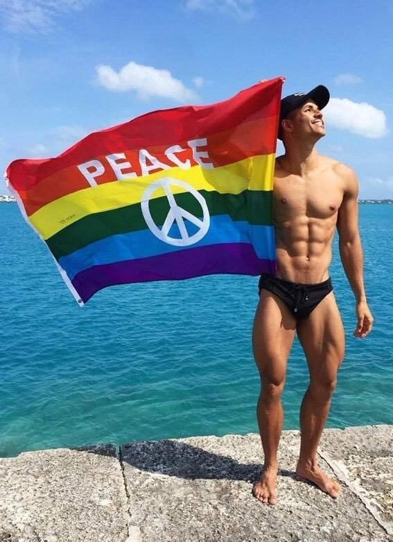 #guys 😉🏳️‍🌈

👉 instagram.com/chicosdelared/