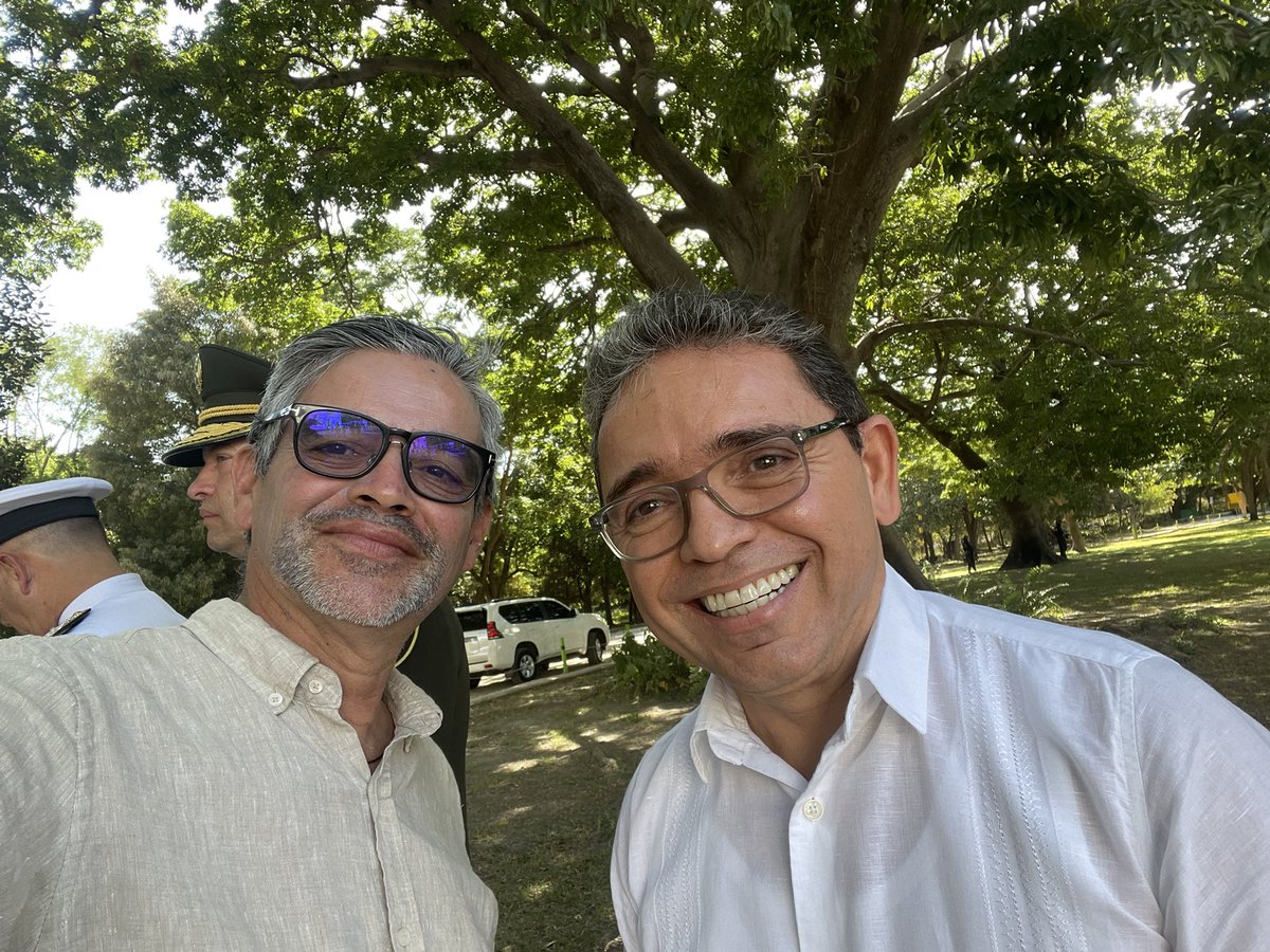 Hubert Ariza (@hubertariza) on Twitter photo En Santa Marta, con mi amigo el Gobernador del Magdalena, <a href="/mrafael70/">Rafael Martínez</a> Rafael Martínez, celebrando el 20 de julio, en la Quinta de San Pedro Alejandrino. En Santa Marta, con mi amigo el Gobernador del Magdalena, <a href="/mrafael70/">Rafael Martínez</a> Rafael Martínez, celebrando el 20 de julio, en la Quinta de San Pedro Alejandrino.