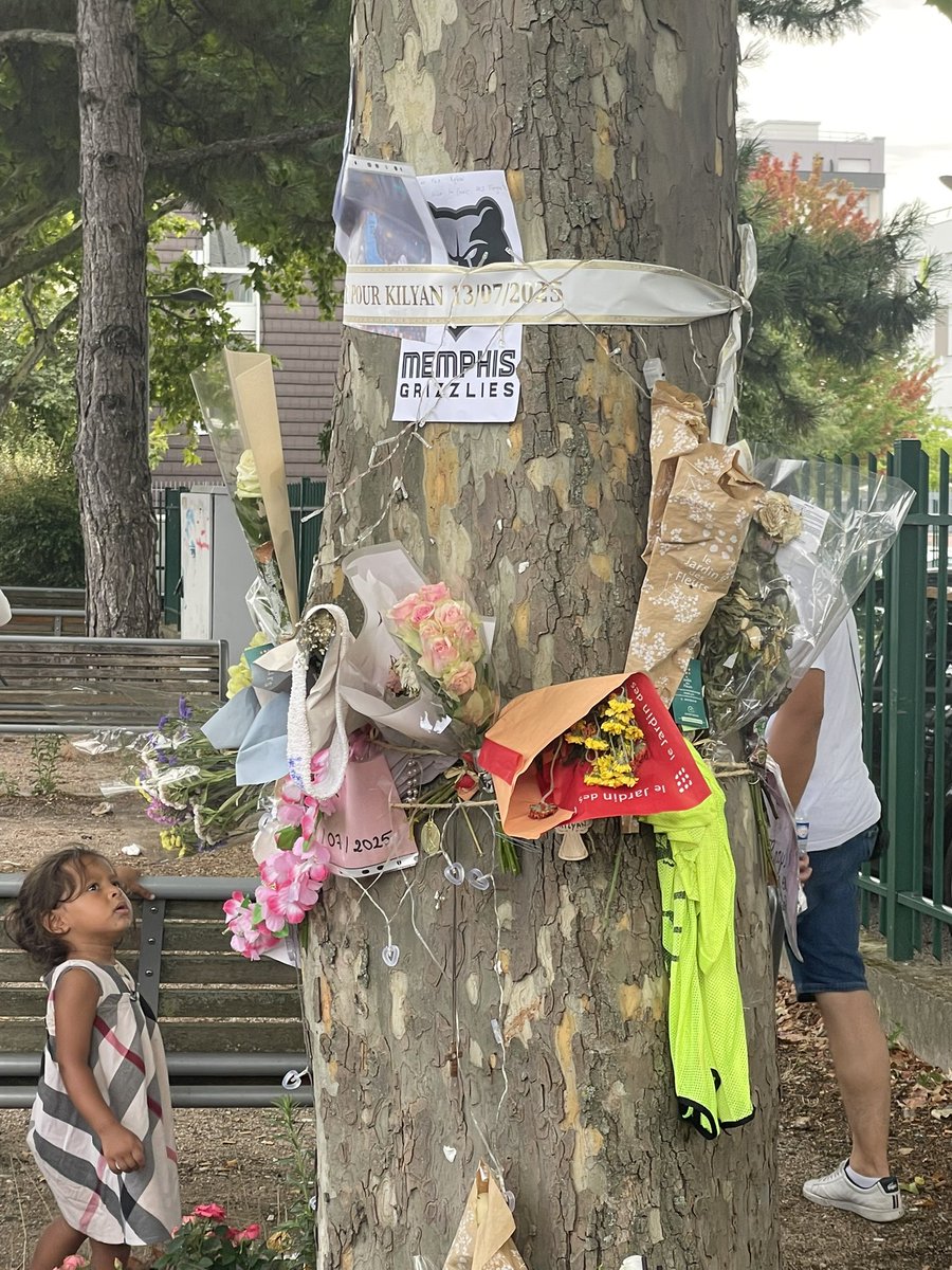cflevy's tweet image. Immense tristesse à Vénissieux cet après-midi lors de la marche blanche en hommage à Kylian, 17 ans. Une vie fauchée . Ce drame nous bouleverse et nous concerne tous. Soutien à sa famille, à ses proches et aux habitants de Vénissieux