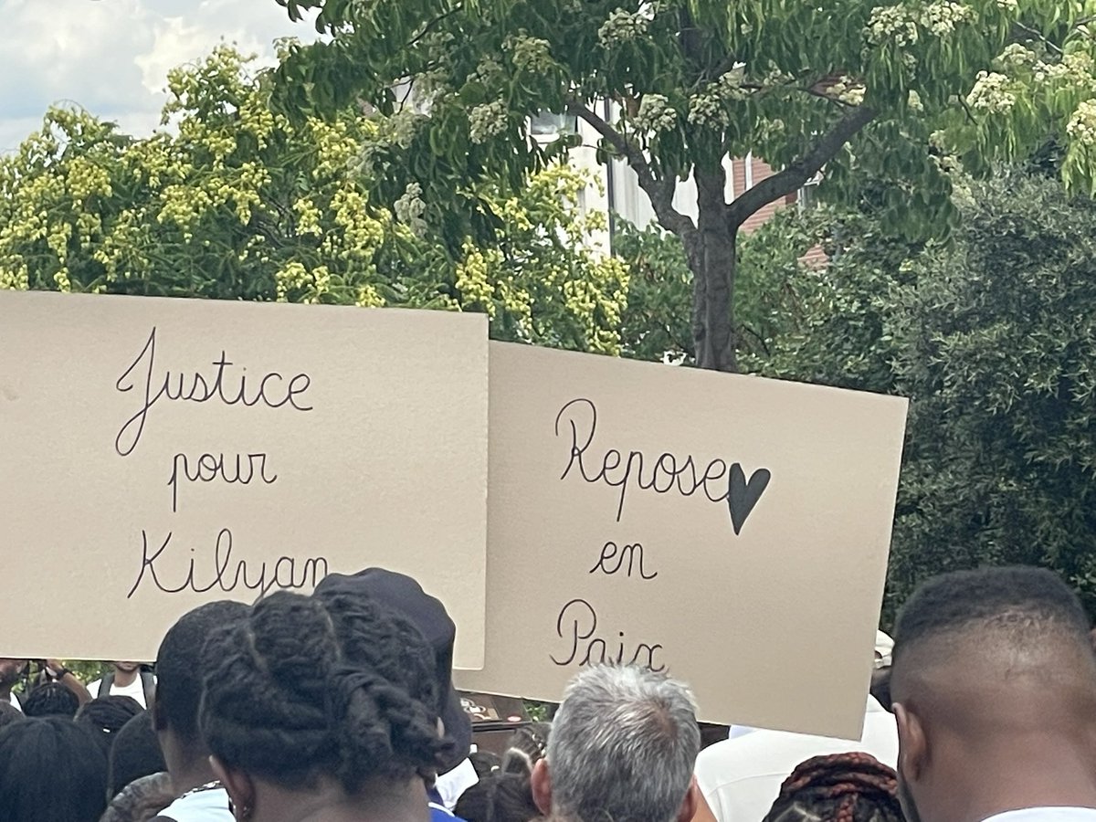 cflevy's tweet image. Immense tristesse à Vénissieux cet après-midi lors de la marche blanche en hommage à Kylian, 17 ans. Une vie fauchée . Ce drame nous bouleverse et nous concerne tous. Soutien à sa famille, à ses proches et aux habitants de Vénissieux