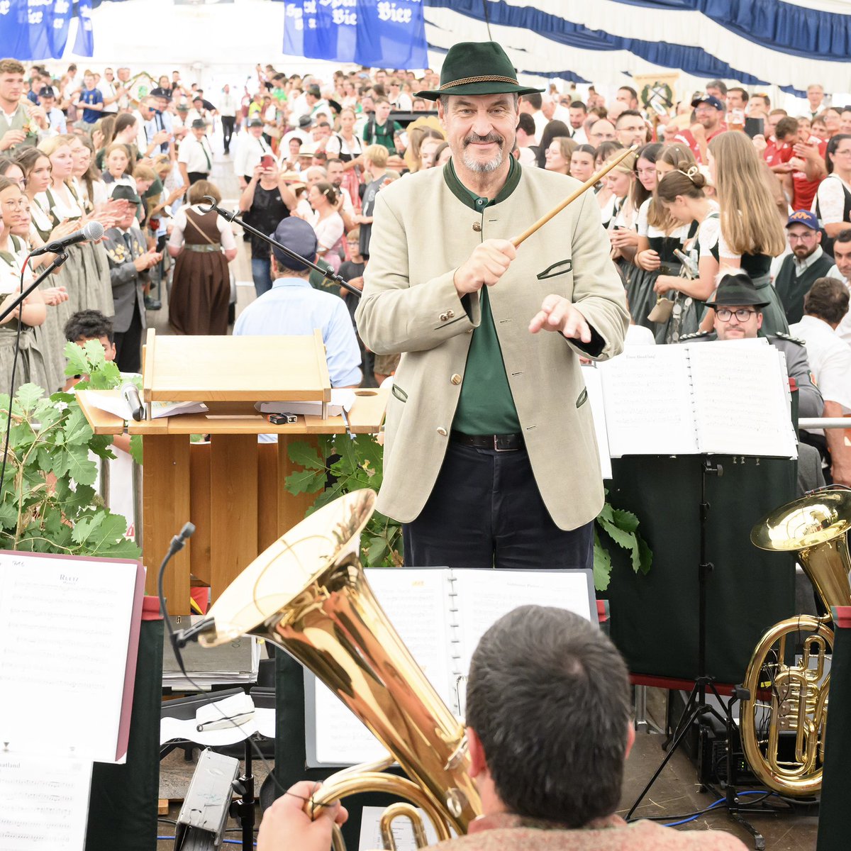 Markus_Soeder's tweet image. Herzlichen Glückwunsch zu 100 Jahre Schützenverein Absberg am Brombachsee in Mittelfranken! Heute wurde mit einem großartigen Festumzug mit 69 Vereinen und 1300 Mitwirkenden sowie über 2000 Menschen im Festzelt richtig gefeiert! Großes Kompliment an die ländliche Gemeinschaft und…