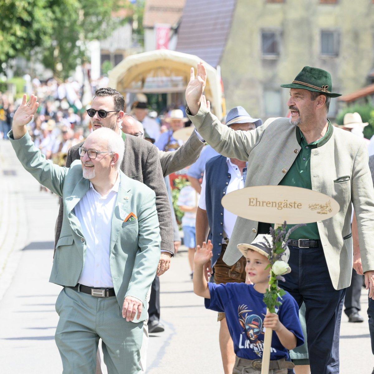Markus_Soeder's tweet image. Herzlichen Glückwunsch zu 100 Jahre Schützenverein Absberg am Brombachsee in Mittelfranken! Heute wurde mit einem großartigen Festumzug mit 69 Vereinen und 1300 Mitwirkenden sowie über 2000 Menschen im Festzelt richtig gefeiert! Großes Kompliment an die ländliche Gemeinschaft und…