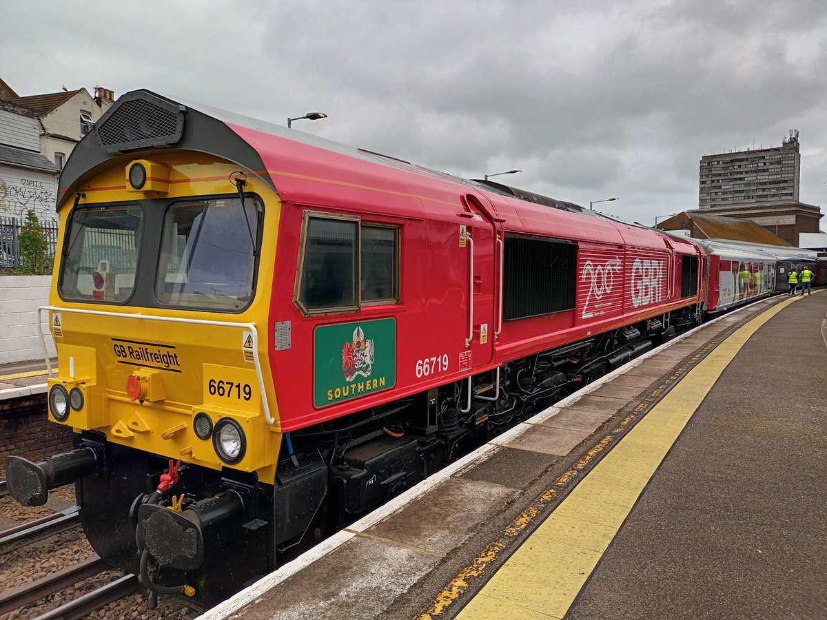 thecat1981's tweet image. A fantastic start to the holidays on the #railway200 inspiration train in #margate loads of fun and educational to boot. The train looks fab and it's well worth a visit if it's near you.