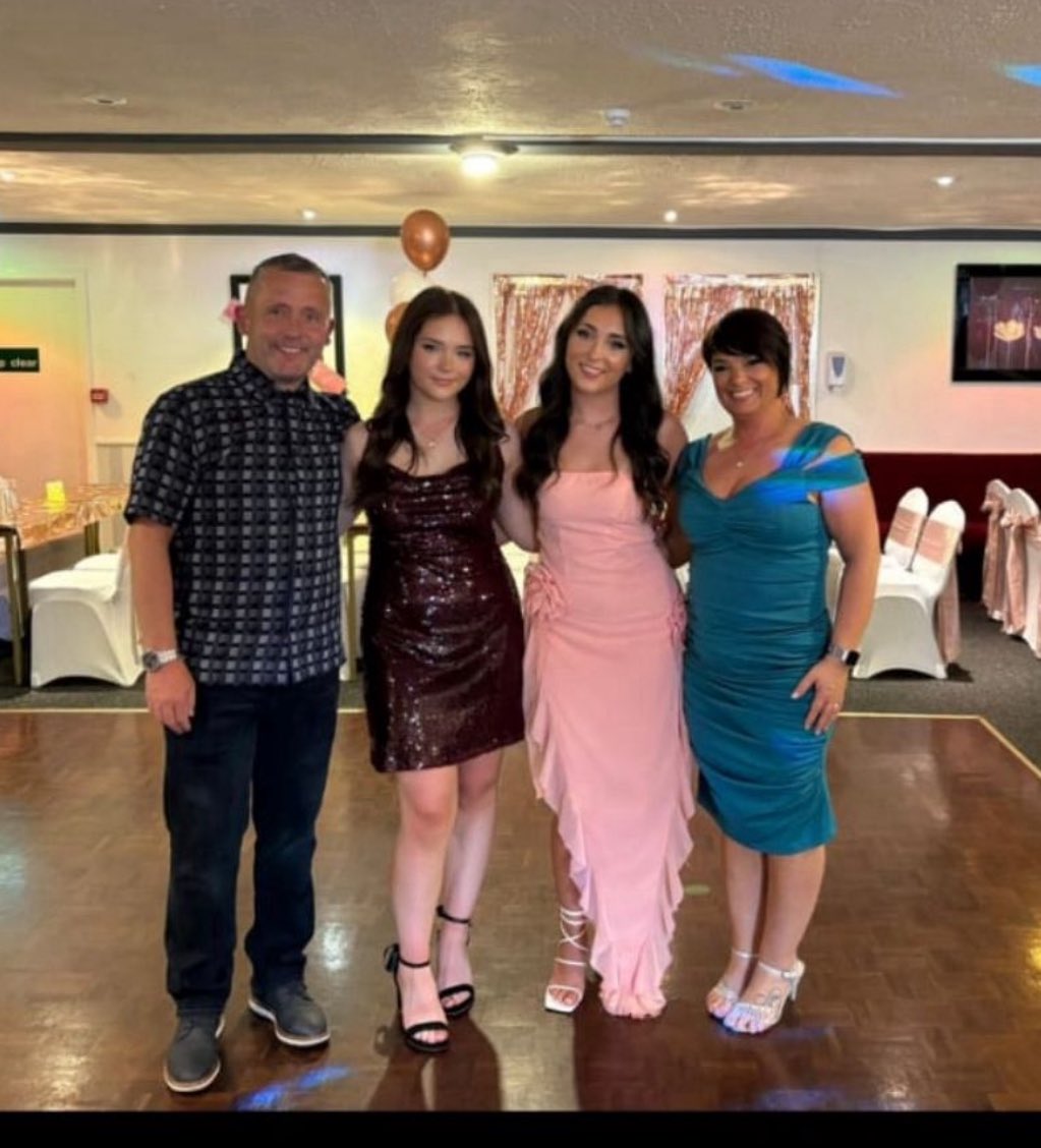 MaryMberry33's tweet photo. Naomi’s 18th birthday party 🩷 xx https://t.co/rNtmtgd76u