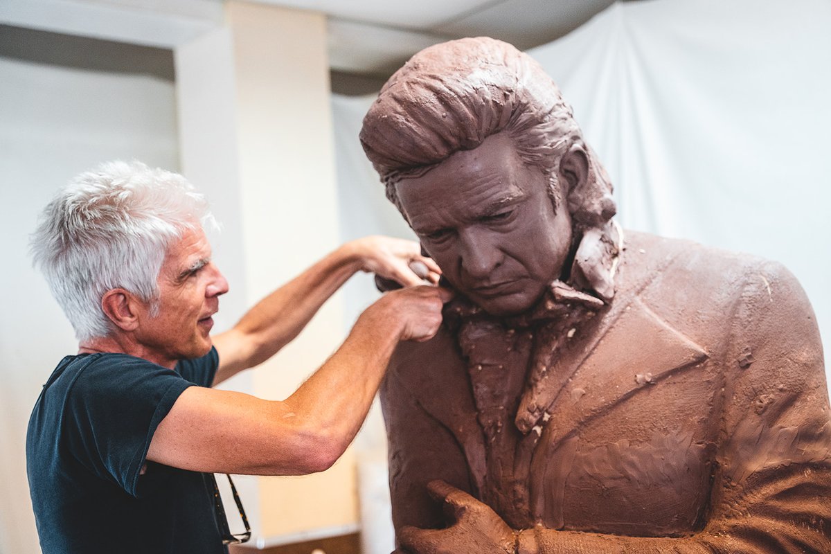 ArkansasPBS's tweet image. .@themomentary at @crystalbridges screening of #UnveiledARPBS is today! See the film starting at 4 p.m., followed by a discussion with @shanebroadway, filmmaker Nathan Willis, sculptor Kevin Kresse and Arkansas's Sajni Kumpuris.
🎟️ Get free tickets: themomentary.org/calendar/film-…