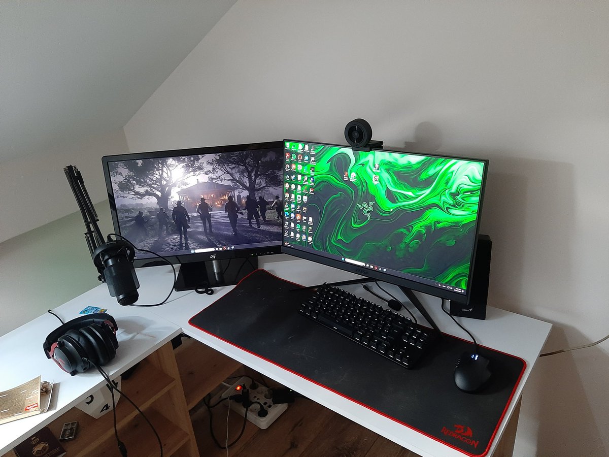 Rate the setup

Got my own place now, LFFGGG!