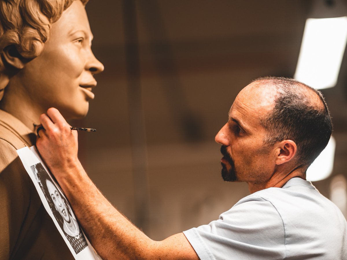 ArkansasPBS's tweet image. .@themomentary at @crystalbridges screening of #UnveiledARPBS is today! See the film starting at 4 p.m., followed by a discussion with @shanebroadway, filmmaker Nathan Willis, sculptor Kevin Kresse and Arkansas's Sajni Kumpuris.
🎟️ Get free tickets: themomentary.org/calendar/film-…