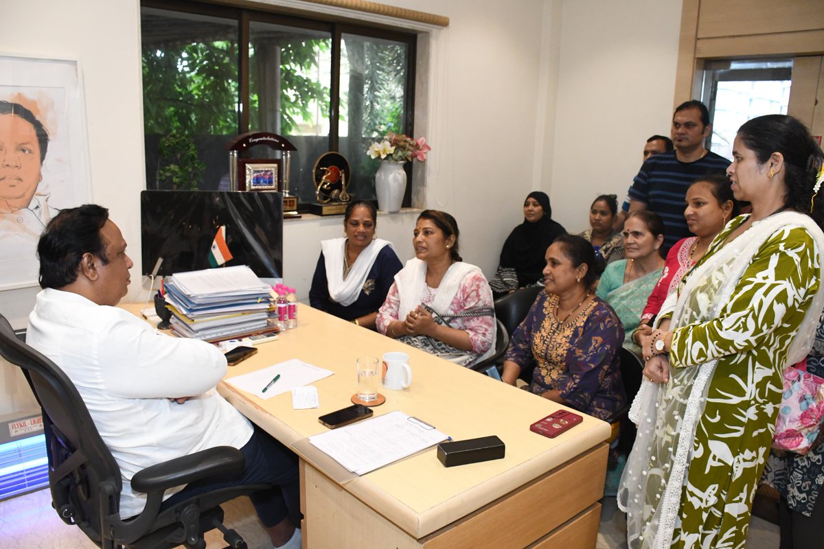 वांद्रे पश्चिम विधानसभा मतदारसंघातील खार दांडा वेताळपाडा येथील कोळी महिला भगिनींनी आज कार्यालयात भेट घेतली आणि त्यांच्या समस्या मांडल्या, त्या समजून घेतल्या. 

#AshishShelar