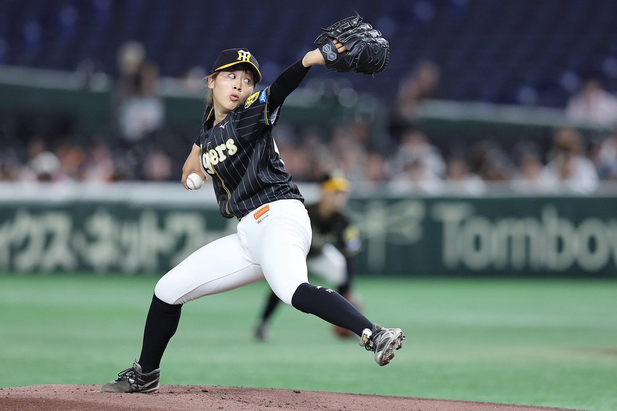 Tigers_Women's tweet image. 本日、KONAMI presents「読売ジャイアンツ女子チーム(以下 読売女子)対阪神タイガースWomen(以下 阪神TW)」を行いましたのでお知らせします。
7/20(日) 東京ドーム
阪神TW 051 000 3 | 9
読売女子 000 003 0 | 3
試合の詳細はスポナビをご覧下さい💁♀️ sports.yahoo.co.jp/official/detai…