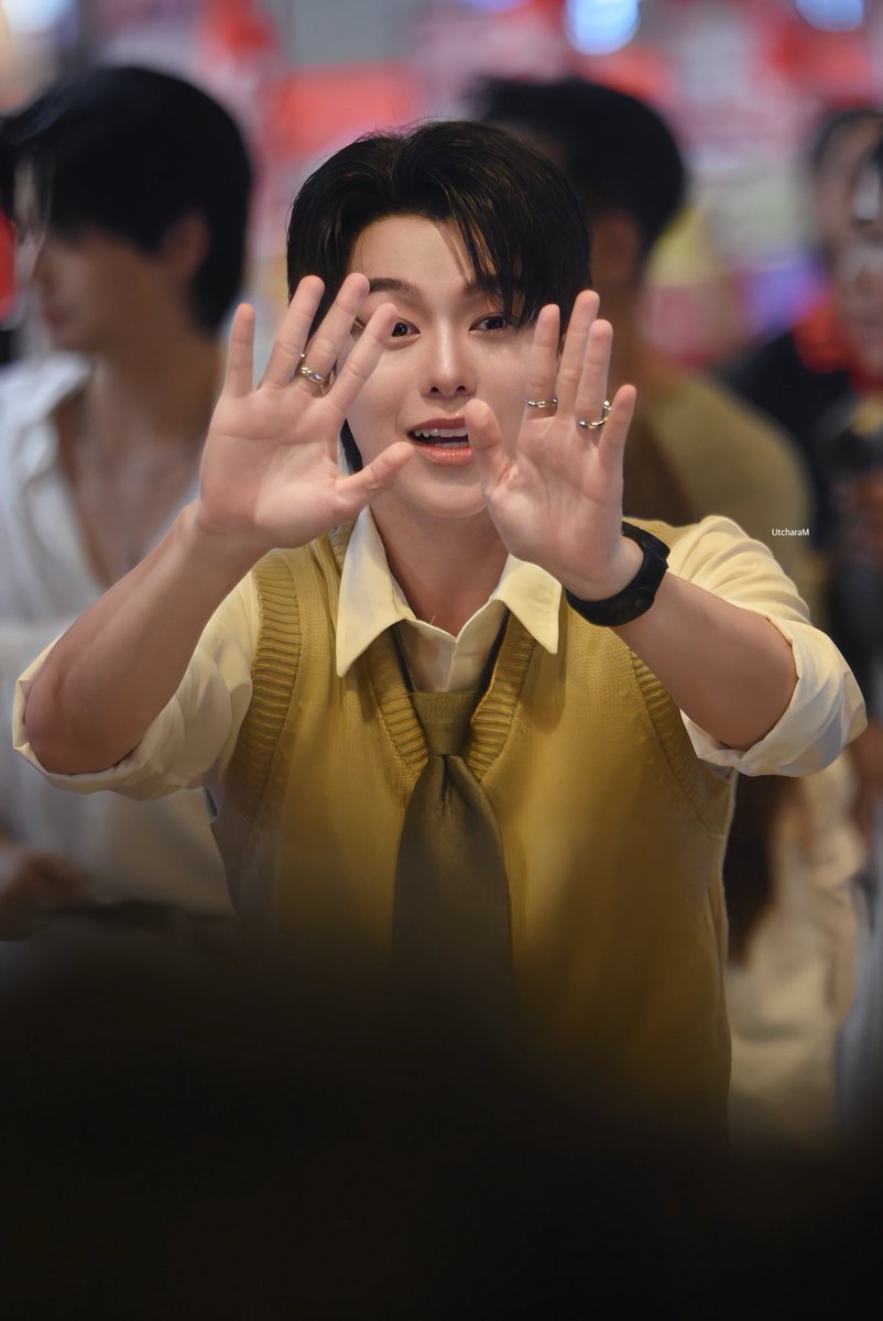 UtcharaM's tweet image. 250720 บ๊าย บาย 👋🏻👋🏻
KRIT TOPS OF BEAUTY
#PanteneXKrit
#TOPSofBeauty2025
#KRITngamtanakijja #krmjtc