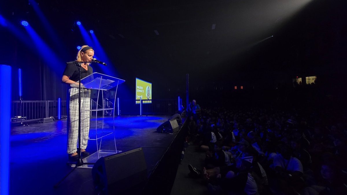 VSchmaltzCAQ's tweet image. Quel privilège d’avoir participé à la cérémonie de clôture des Jeux de la Francophonie canadienne! J’ai eu l’honneur de m’adresser à ces jeunes francophones inspirants et de remettre le Prix de l’amélioration à la dynamique équipe de la Saskatchewan! Bravo!