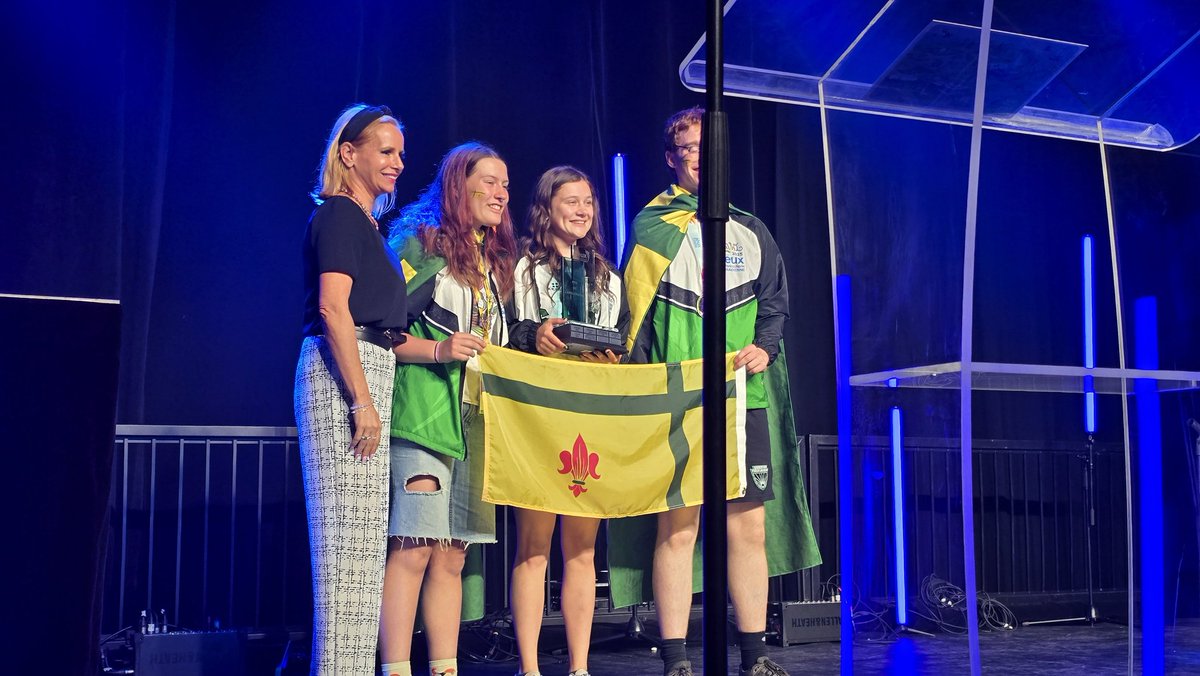VSchmaltzCAQ's tweet image. Quel privilège d’avoir participé à la cérémonie de clôture des Jeux de la Francophonie canadienne! J’ai eu l’honneur de m’adresser à ces jeunes francophones inspirants et de remettre le Prix de l’amélioration à la dynamique équipe de la Saskatchewan! Bravo!