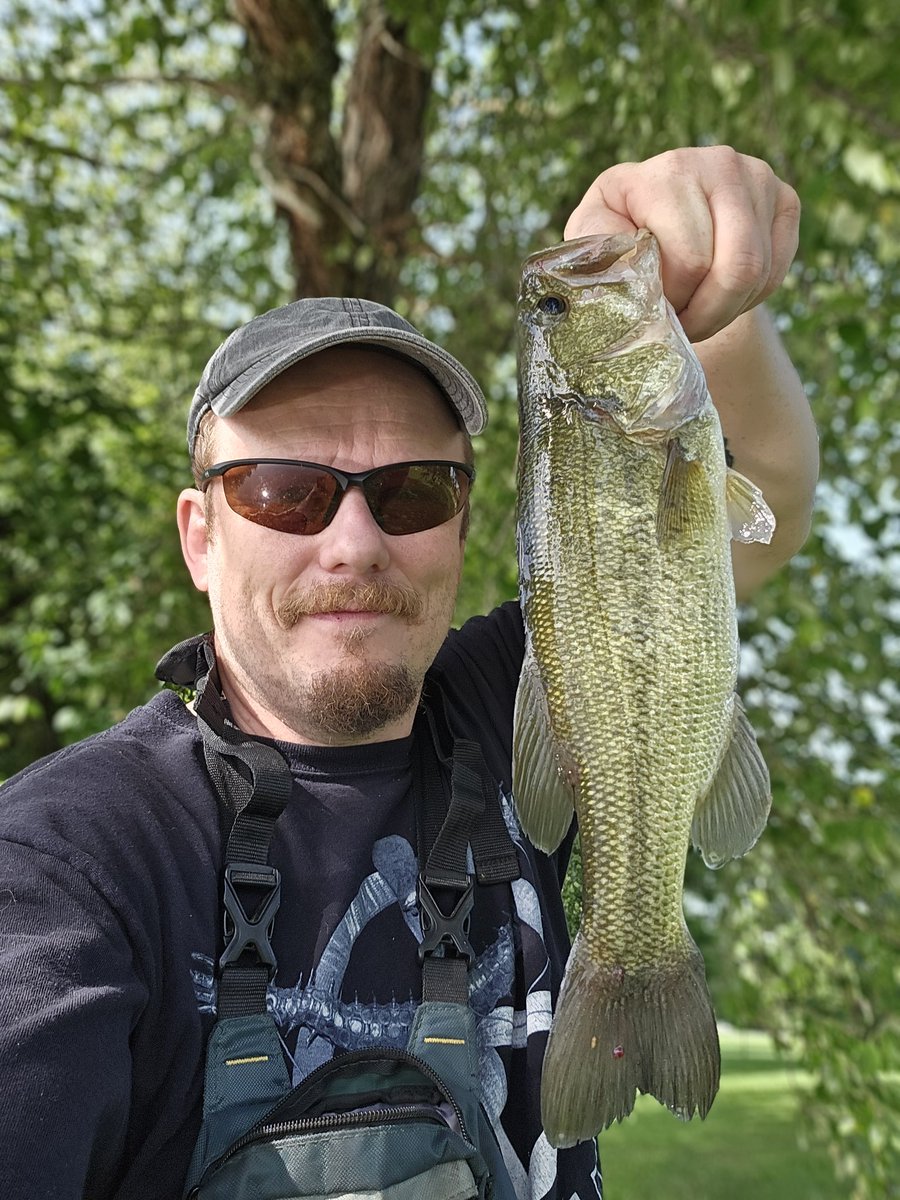LENINMAXXING's tweet image. Couple decent ones. Catfish on a white fluke