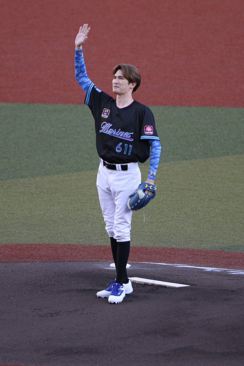 knnfmjc's tweet photo. 7/20 ジェシーくん始球式⚾️❤️‍🔥

スタイル抜群でかっこいいし
ジェシー節も全開で幸せでした😭
ジェシーくんおつかれさまでした👏🏻

#chibalotte
#SixTONES
#ジェシー https://t.co/HrMaLXiUaY
