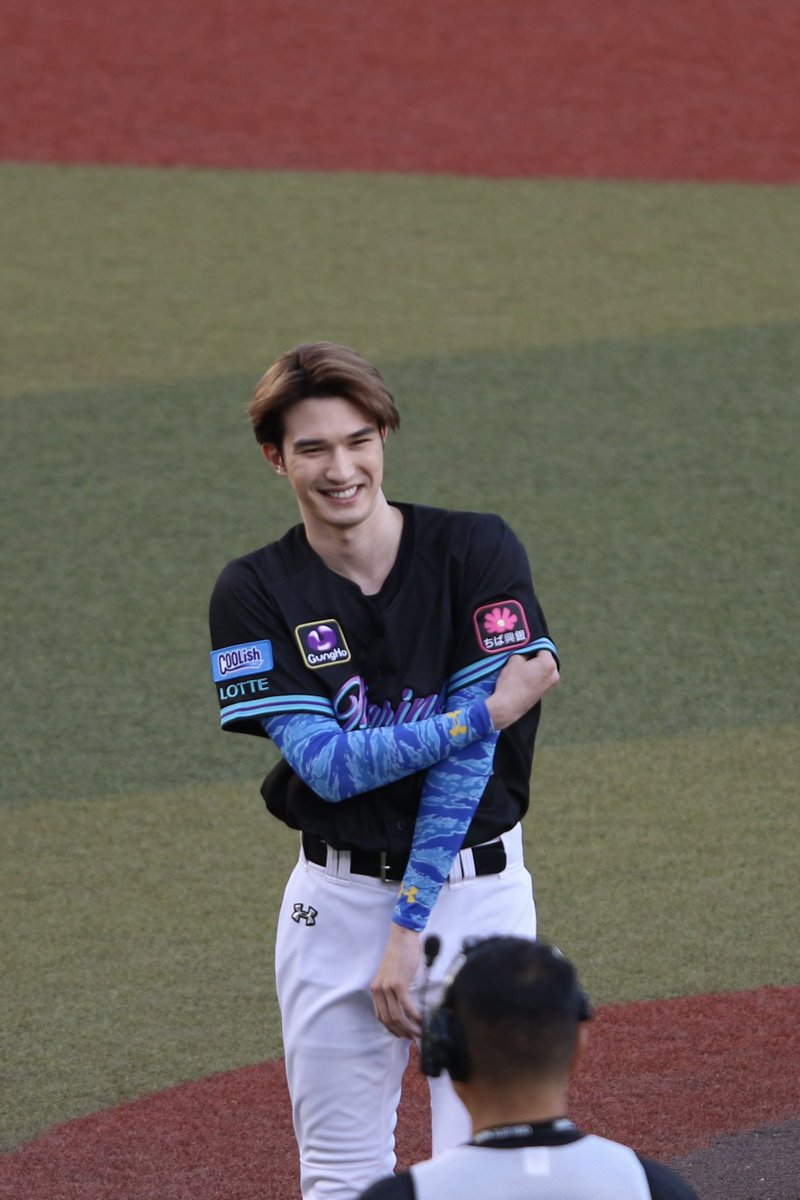 knnfmjc's tweet photo. 7/20 ジェシーくん始球式⚾️❤️‍🔥

スタイル抜群でかっこいいし
ジェシー節も全開で幸せでした😭
ジェシーくんおつかれさまでした👏🏻

#chibalotte
#SixTONES
#ジェシー https://t.co/HrMaLXiUaY