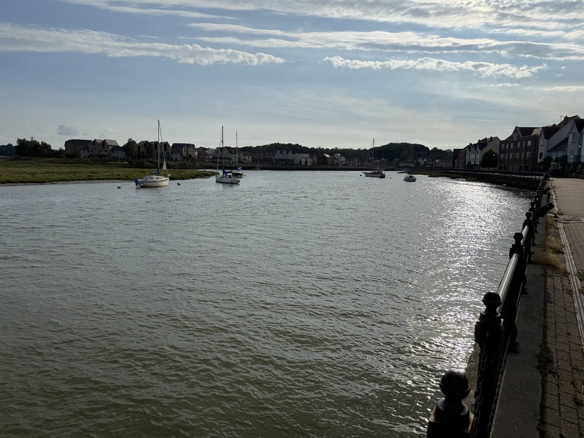 Enjoyable evening in Wivenhoe on the fringes of campus ⁦<a href="/EdgeHotelSchool/">Edge Hotel School</a>⁩ ⁦<a href="/Uni_of_Essex/">University of Essex</a>⁩