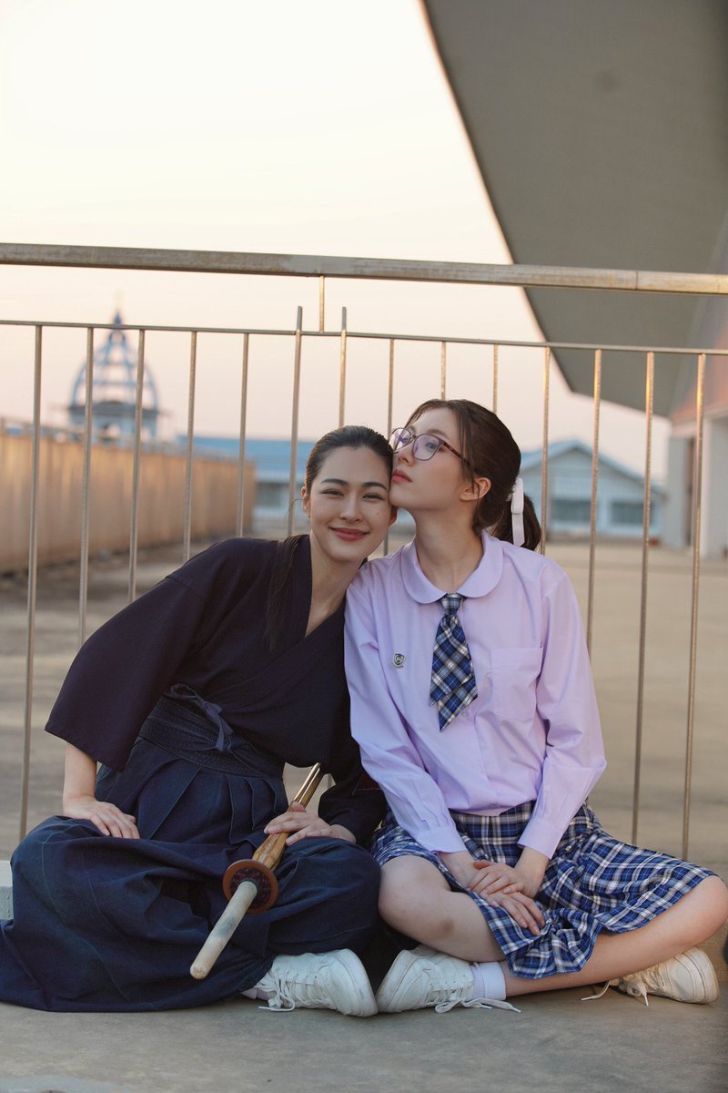 yamimassimi's tweet image. Sooo let me get this straight..
The story is based on them.
And it talks about Ayla having a crush on a senior (Tawan).
That remindes me of something..
Am I being too delulu orrr.. 
#linglingkwong‌ #Ormkornnaphat #code41 #7B #LingOrm #OnlyYouEP1 #OnlyYou