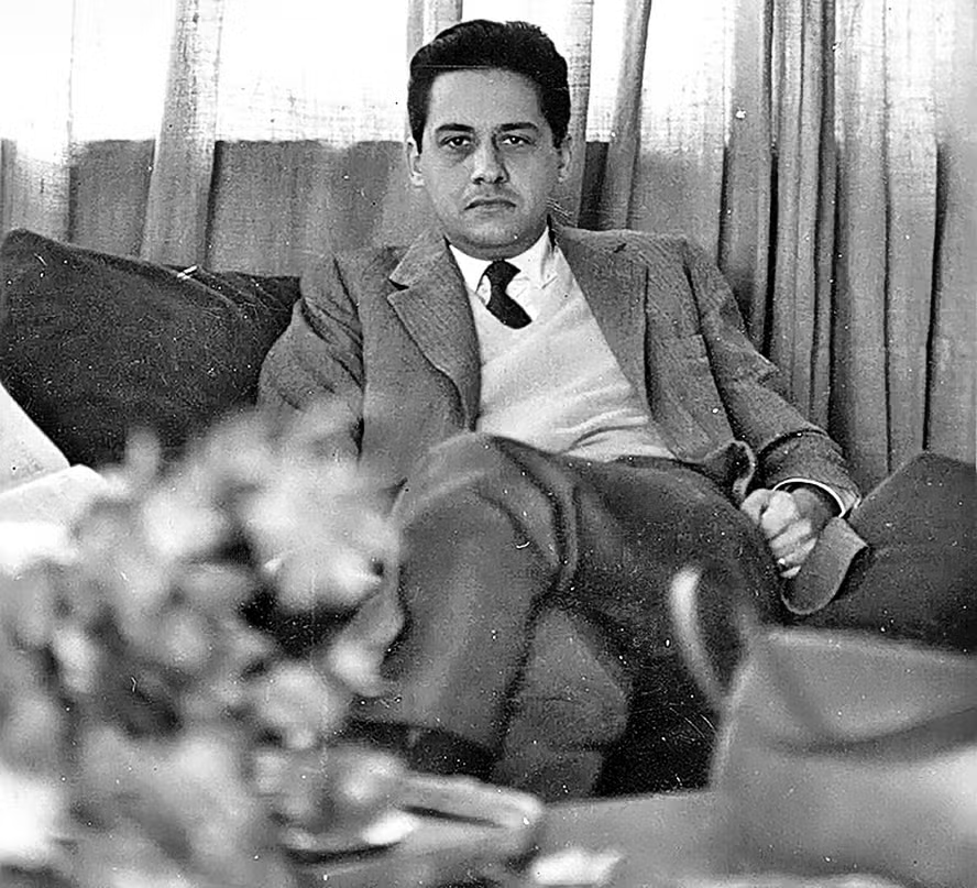 Bê Neviani (@be_neviani) on Twitter photo 'Amargo caviar do exílio': cartas inéditas de Fernando Henrique externam apreensão e esperança durante a ditadura
Correspondências revelam o impacto do golpe de 64 na vida do então jovem sociólogo da USP perseguido pela ditadura
Ruan de Sousa Gabriel
archive.ph/DY8E2 'Amargo caviar do exílio': cartas inéditas de Fernando Henrique externam apreensão e esperança durante a ditadura
Correspondências revelam o impacto do golpe de 64 na vida do então jovem sociólogo da USP perseguido pela ditadura
Ruan de Sousa Gabriel
archive.ph/DY8E2