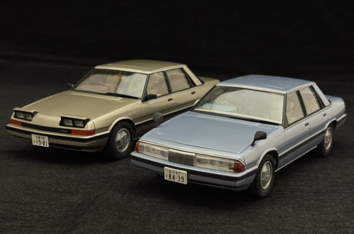 バンダイ1/20コスモをリトラ開閉可動に改めて作って、以前作った兄弟車のルーチェと共に撮ってみた。