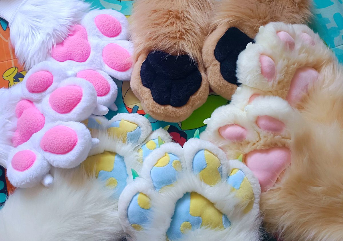 Fantasy_Pup's tweet image. X: "Are you team maws or paws?"
Idk, does this pic answer your question?
#FursuitEverday