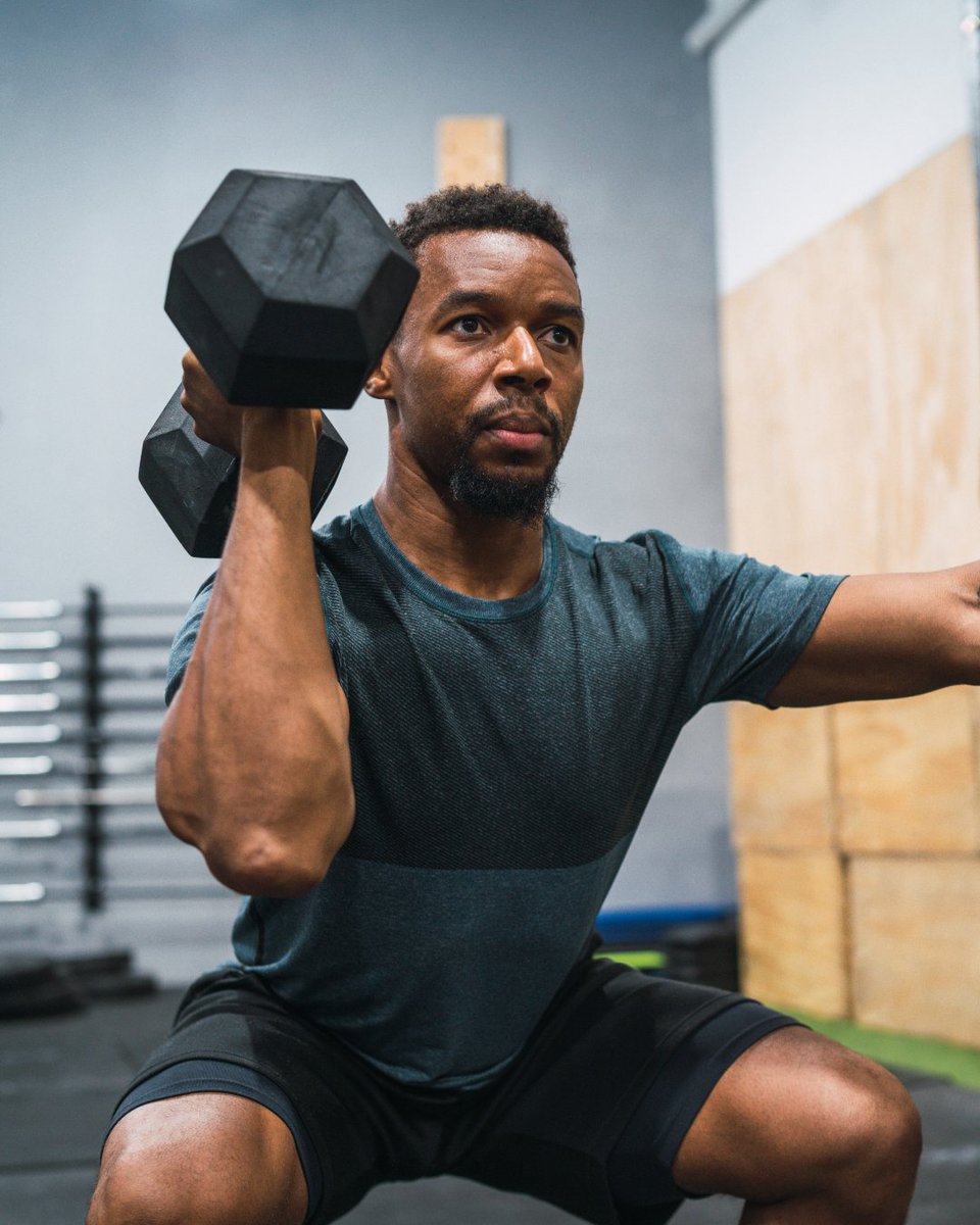 drkasenene's tweet image. Muscle is the currency of aging.
If you don't have enough muscle on your body, you will age faster, gain more weight and struggle as you age.
Make it a point to build more muscle.
Do pushups, weights, planks, squats, lunges and more. Don't focus only on cardio like running.