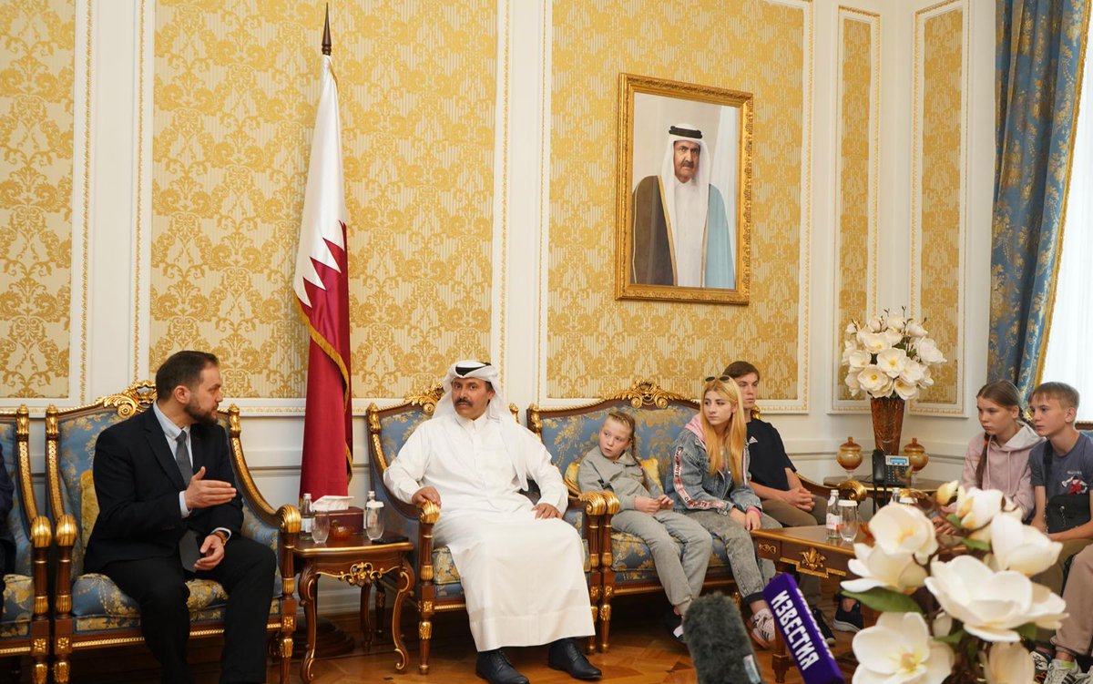 IMO_Qatar's tweet image. أعادت دولة #قطر لم شمل 14 طفلاً مع أسرهم بعد أن فرّقتهم تداعيات النزاع بين روسيا وأوكرانيا.
تعرّفوا أكثر على جهود دولة قطر في مجال الوساطة، واكتشفوا دور الوسطاء في تحقيق السلام من خلال معرض "الطريق نحو السلام" الافتراضي:
🔗 ovrworldwide.com/show/pathway-t…