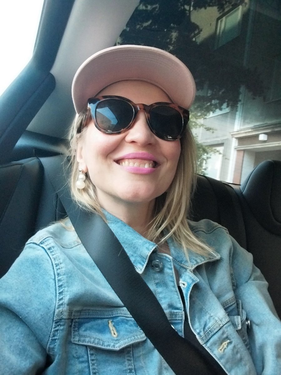 Toissa iltana.
🎶🚗☀️
#autofiktio