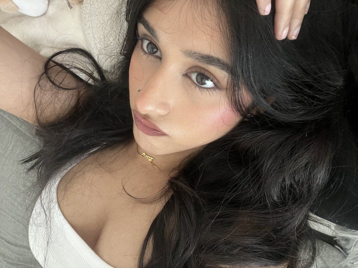 _____zoey's tweet image. 
