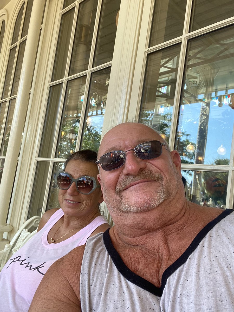 MASKEDMANIACXXX's tweet image. 😃 Good Morning Everybody 😃
My Neck & Spine Need a Rest so No Working Out Today so Kath & I are at Magic Kingdom having Breakfast errrrr Brunch at The Crystal Palace!