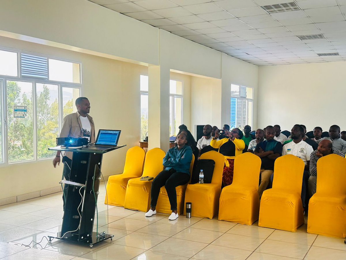 Gasabo Youth Council (@gasaboyouth) on Twitter photo #UrubyirukoMubiruhuko: Muri <a href="/Gasabo_District/">Gasabo District</a> habaye amahugurwa y’Abatoza b’Intore mubiruhuko yayobowe na SG wa <a href="/RwandaYouthVol1/">Rwanda Youth Volunteers</a> Mr #Bayisenge Amahugurwa agamije kongererera Ubumenyi Abatoza bazatoza Intore Mubiruhuko. #UrubyirukoMubiruhuko: Muri <a href="/Gasabo_District/">Gasabo District</a> habaye amahugurwa y’Abatoza b’Intore mubiruhuko yayobowe na SG wa <a href="/RwandaYouthVol1/">Rwanda Youth Volunteers</a> Mr #Bayisenge Amahugurwa agamije kongererera Ubumenyi Abatoza bazatoza Intore Mubiruhuko.