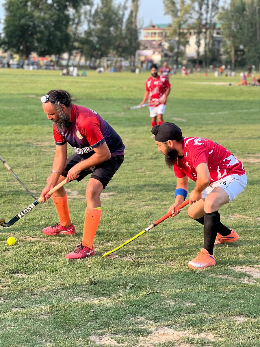 Hockey at Showkat Ali Stadium and Football at GDC Baramulla saw thrilling matches in progress 🏑⚽. With 50+ participants and 500+ spectators 👥, the energy was electric and the spirit of sportsmanship shone bright 🌟🔥

#VarmulGindo2025 
#KheloKashmir 🇮🇳