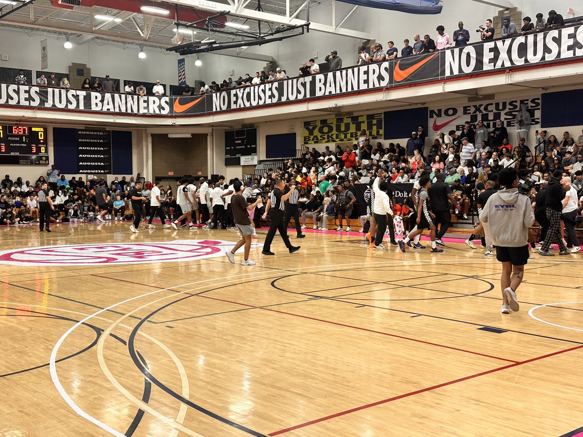 WJBFSports's tweet image. We are in the building for the EYBL Division Peach Jam championship game. New York Rens facing Brad Beal Elite and Rens has former Westside standout Javan Webb (2) starting this morning.