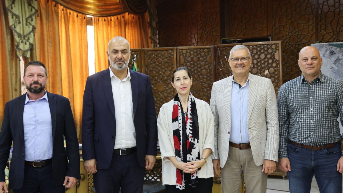 UNICEFinSyria's tweet image. 🤝 In Deir-ez-Zor, a constructive meeting was held between Mr. #Ghassan_AlSayed_Ahmad, #Governor_of_Deir_ez_Zor, and Ms. Meritxell Relaño Arana, #UNICEF #Representative in #Syria.
The Governor reaffirmed his support for UNICEF’s work across the governorate, while underlining…
