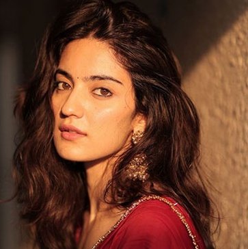 Someone should cast Ahaan Panday and Pratibha Ranta in a captivating love story movie,they would look fantastic together.