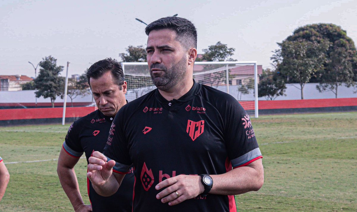 ACGOficial's tweet image. 👨🏫🇹🇹 Professor na área! Rafael Lacerda comandou neste domingo (20) o primeiro treinamento no CT Dragão Do Brasil! Que seja um ciclo vitorioso! 💪🏼
Foto: Álvaro de Castro / Atlético Goianiense