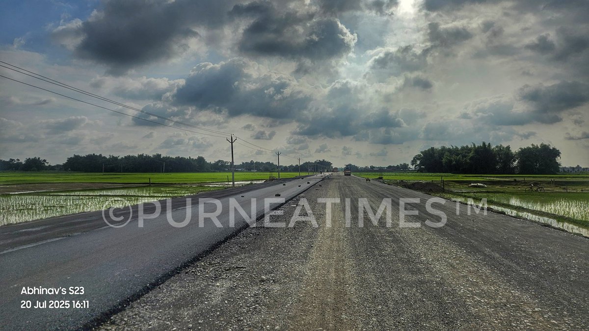 PurneaTimes's tweet image. पूर्णिया एयरपोर्ट टर्मिनल बिल्डिंग, ATC टॉवर का कार्य प्रगति पर इधर एप्रोच पथ पर ब्लैक टॉप का काम चल रहा है।
चुनाव पूर्व एयरपोर्ट से यात्री विमान सेवा शुरू होने की पूर्ण संभावना है।