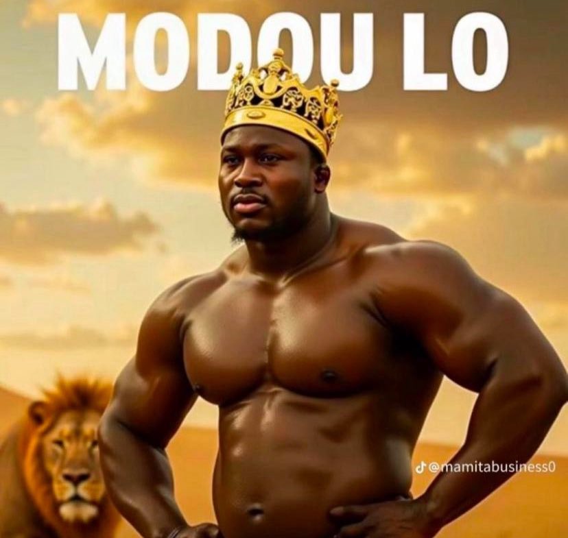cyrille_juuf's tweet photo. Beurer woul deh mais Toureum rey lay deggu , mo eup buzz combat bi😂👑C’EST LE ROI QU’IL PENSE ÊTRE ! https://t.co/gTErM7elKP
